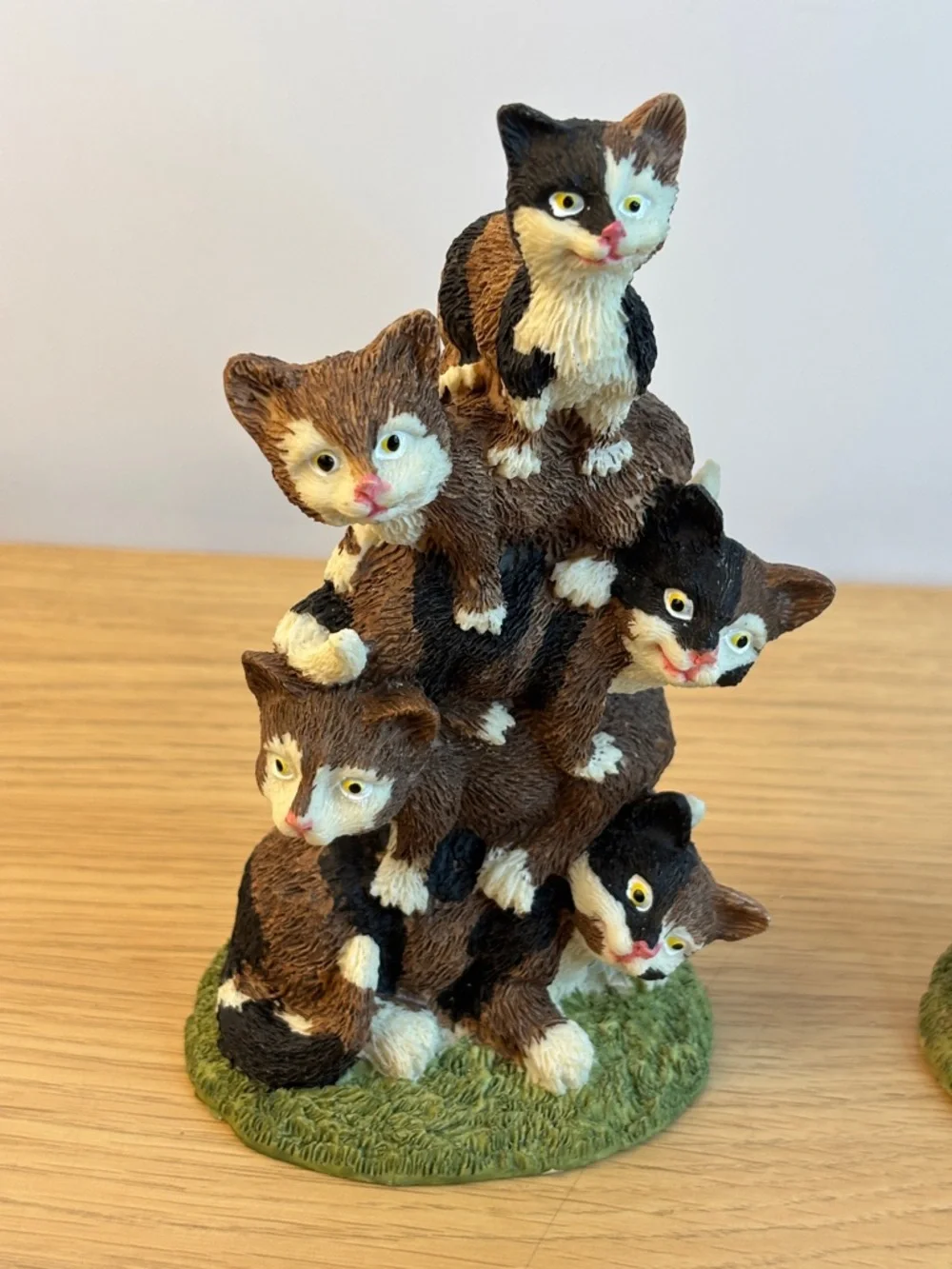 Vintage Stacked Cat Pyramid Resin Figures- Home Accent‎